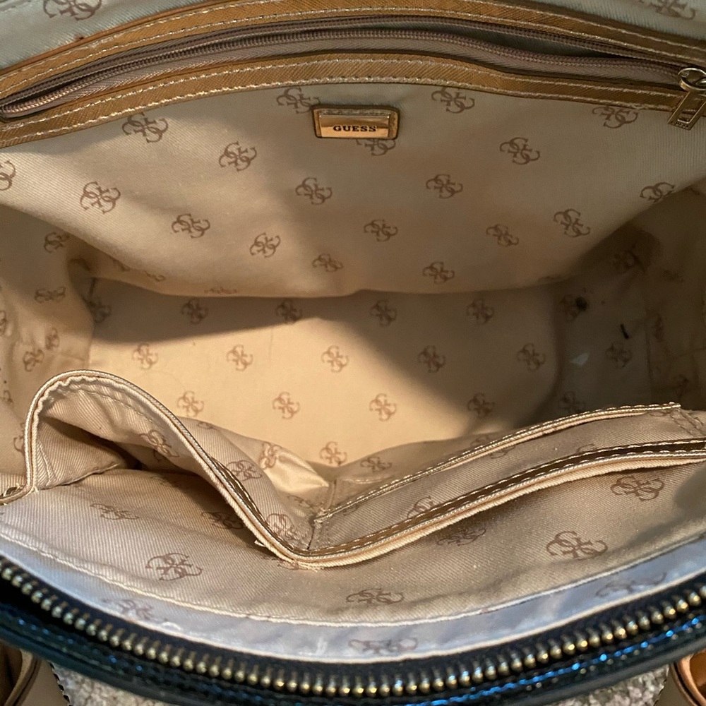 Guess purse - Picture 5 of 5